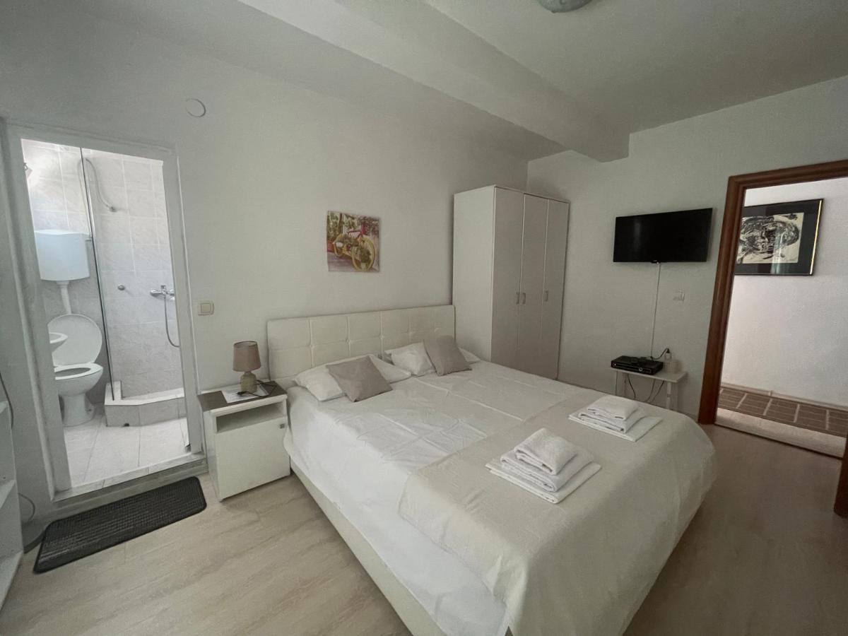 Guest House Jasna Budua Esterno foto